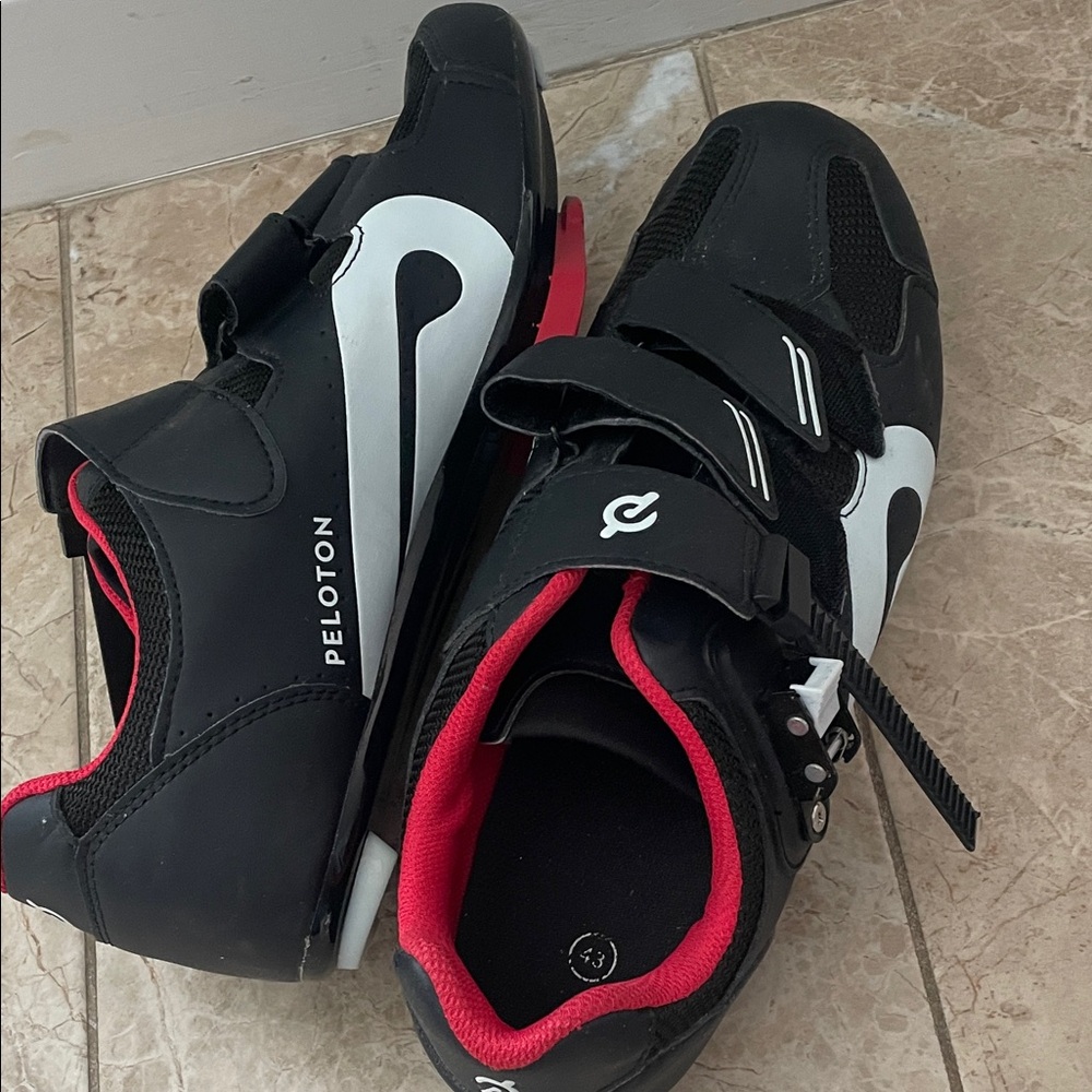 Black Peloton Cycling Shoes with Red Trim, size 43/9.5 - Picture 3 of 3
